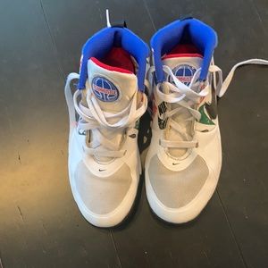 Nike Team Hustle Boys Basketball Shoes